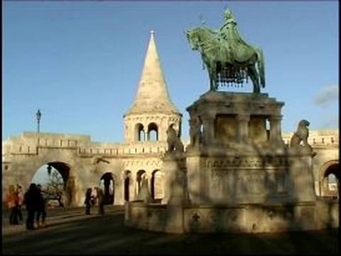 How to Travel in Budapest : Visiting the Royal Palace & National Gallery in Budapest